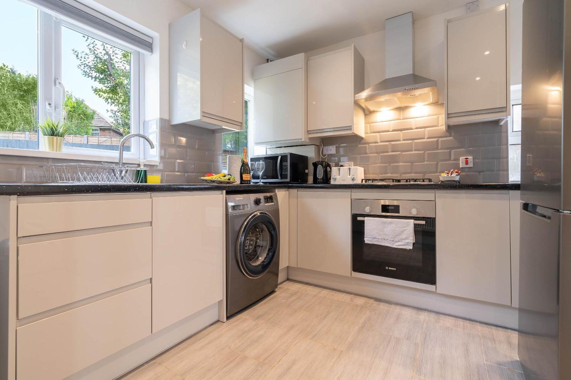 4 Bedroom House - Parking & Garden - Smart Tvs - Netflix - Wifi - Top Rated - 22Cg Birmingham Exterior photo
